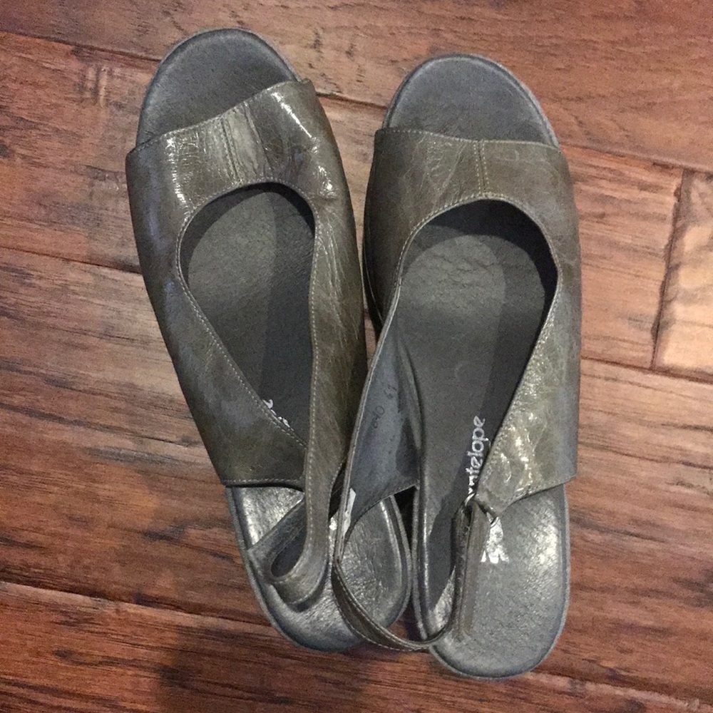 Antelope grey wedges